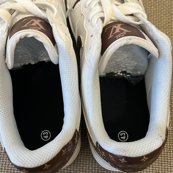 Universal sneakers men’s size 9 ladies size 11
Never worn , well made - Picture 10 of 10